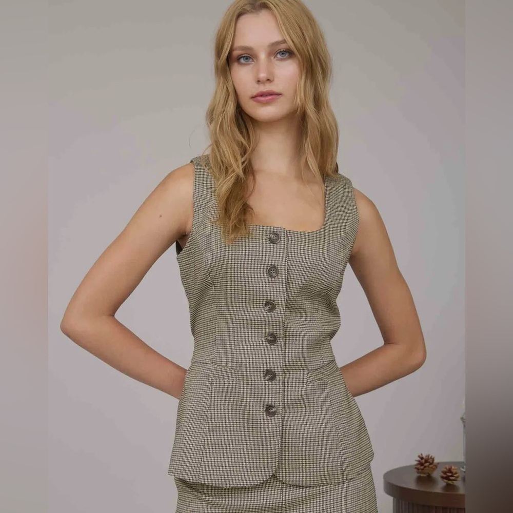 The Workshop Studio, Houndstooth Plaid Button Down Sleeveless Vest Top